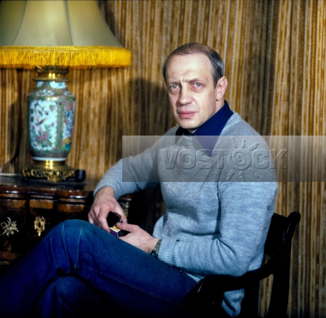 Илья Авербах